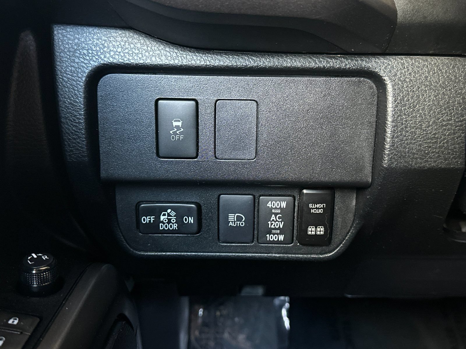 Used 2020 Toyota Tacoma TRD Off-Road w/ Technology Package AWD/4WD image 25