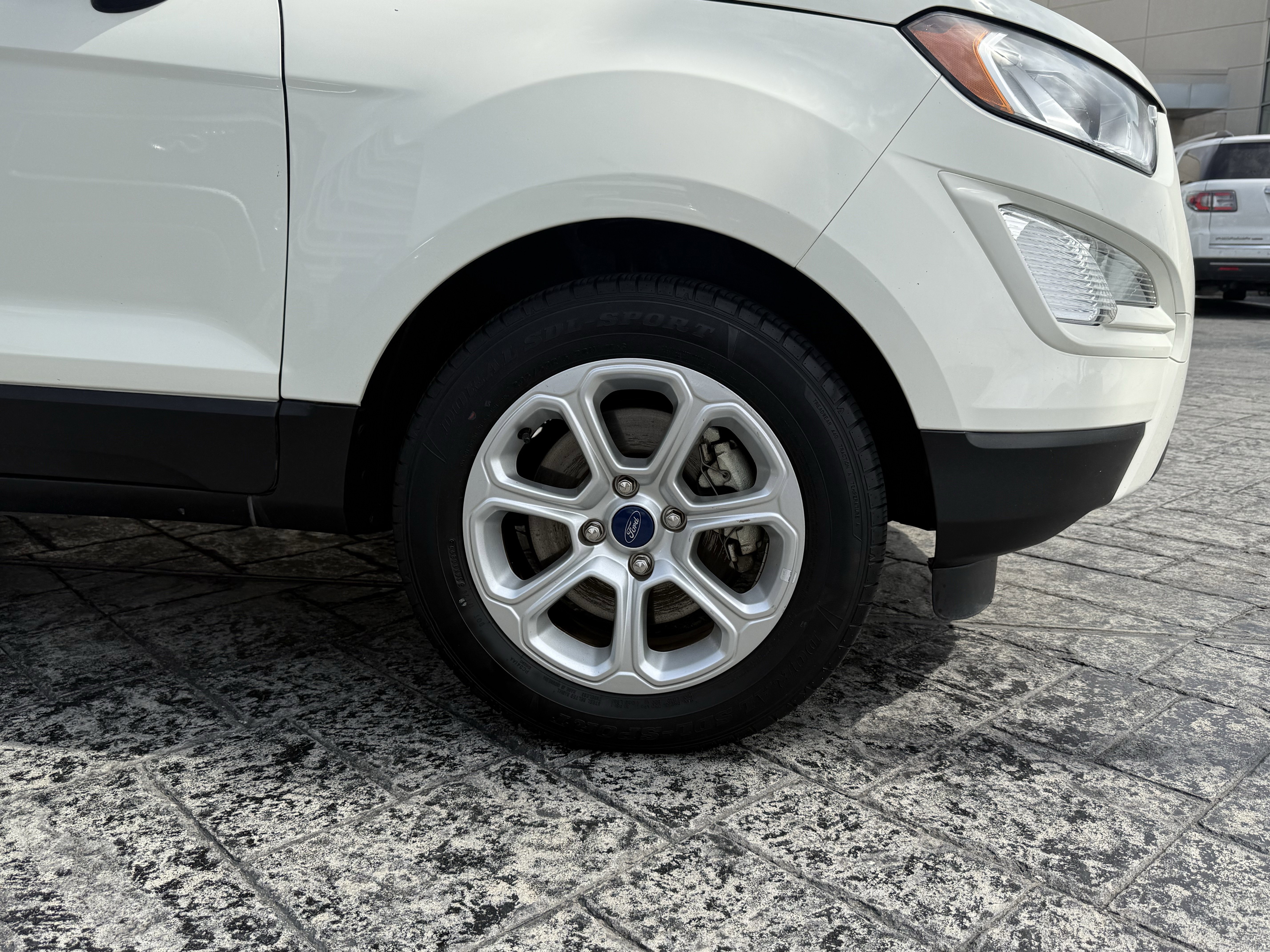 Used 2021 Ford EcoSport SE w/ SE Convenience Package image 9