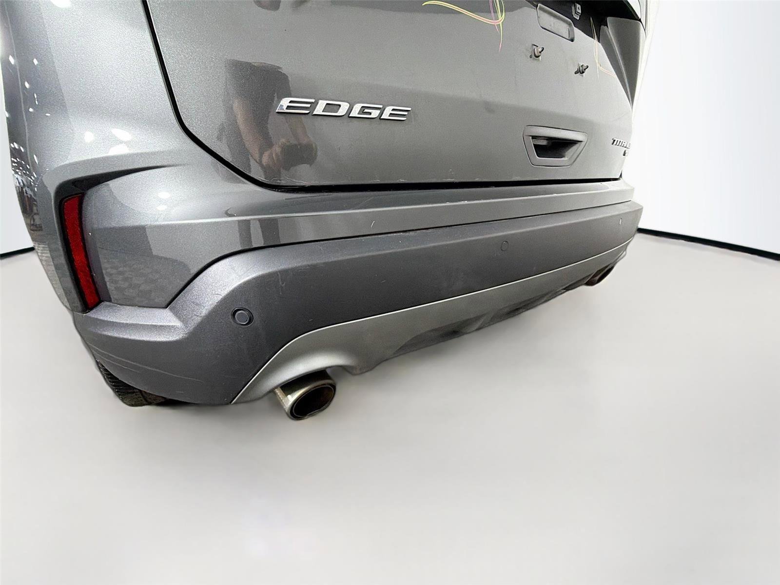 Used 2019 Ford Edge Titanium image 33