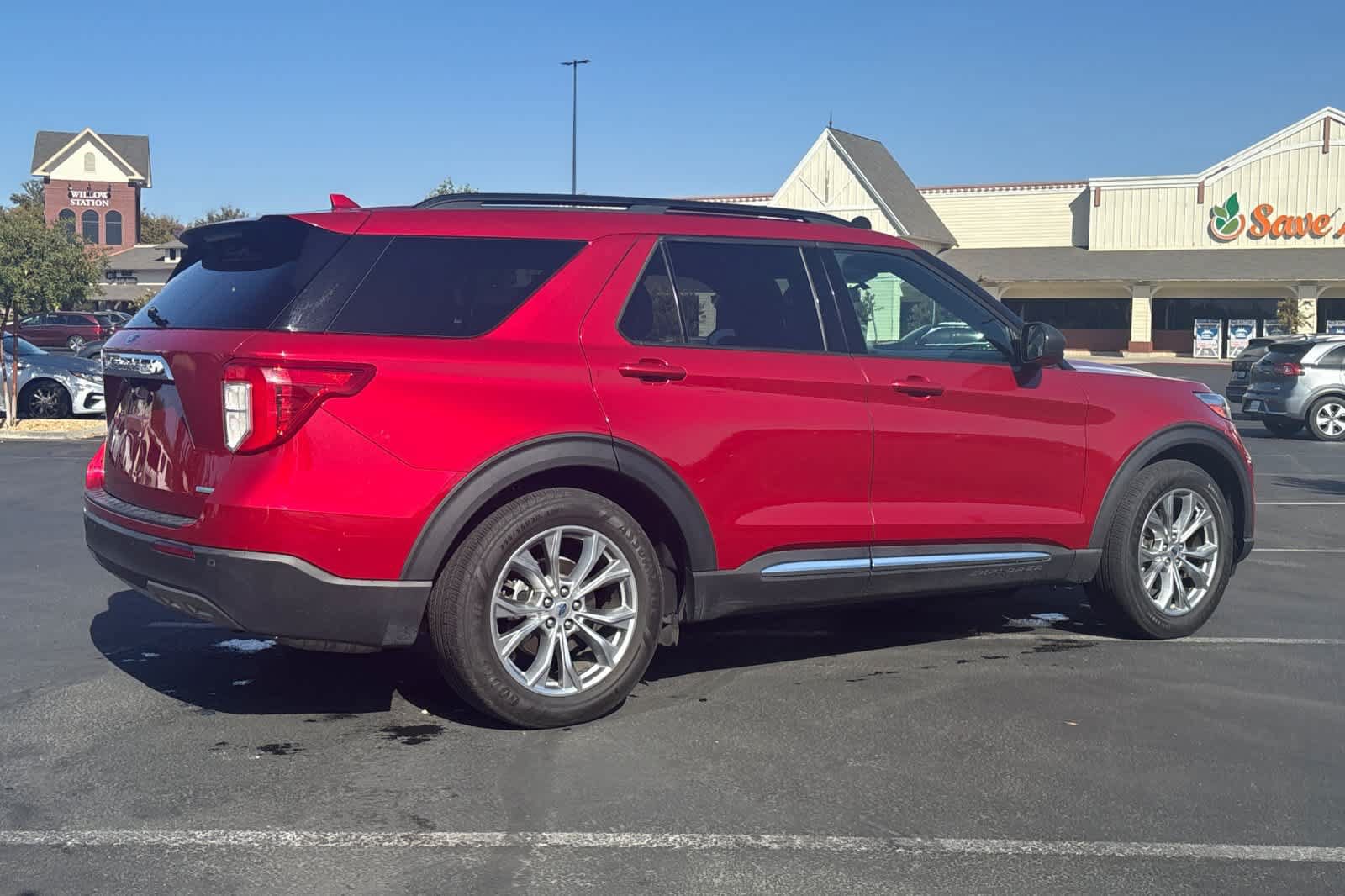 Used 2020 Ford Explorer XLT w/ Equipment Group 202A RWD image 3