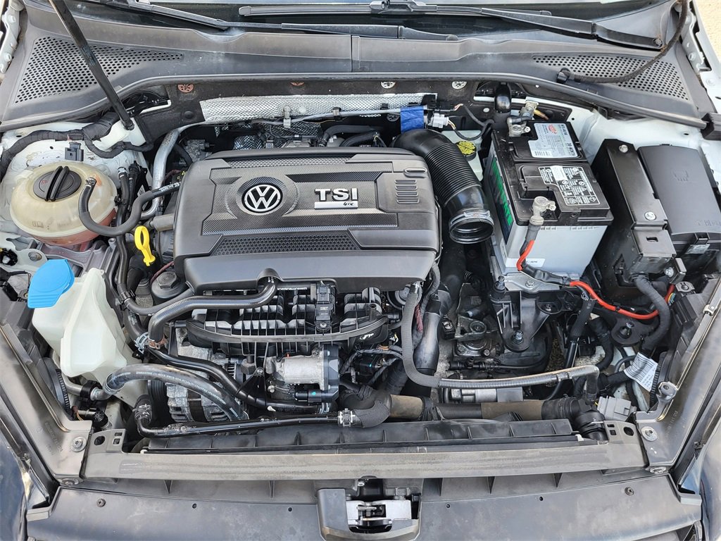 Used 2017 Volkswagen Golf R 4-Door image 24