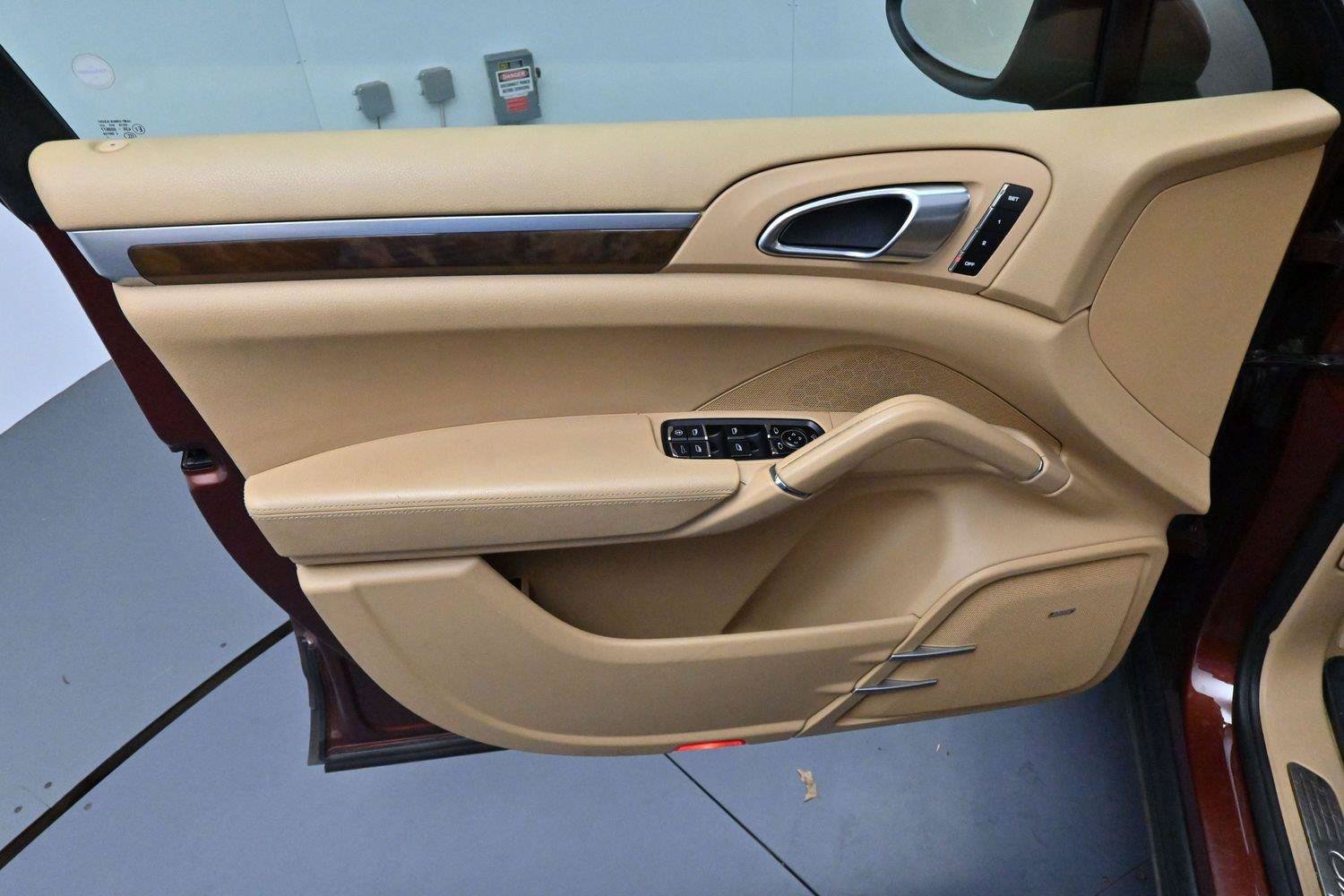 Used 2012 Porsche Cayenne S AWD/4WD image 10