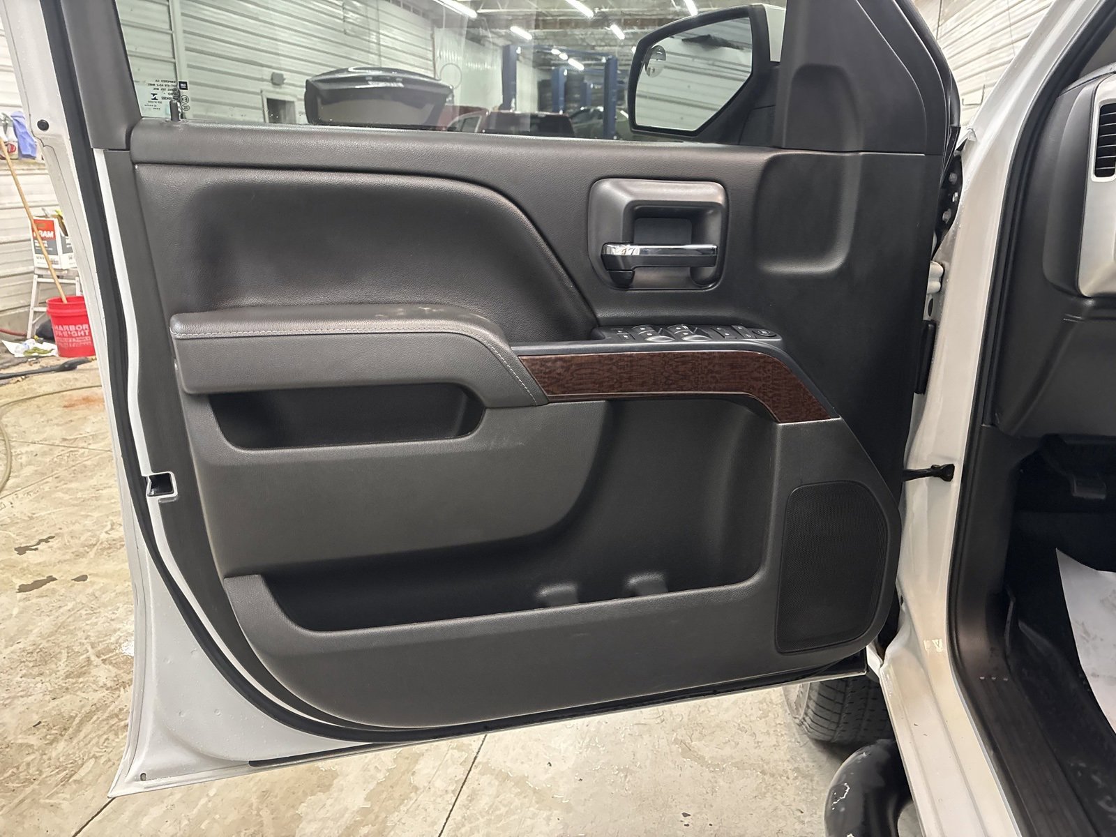 Used 2015 GMC Sierra 1500 SLE w/ Carbon-22 Edition image 9