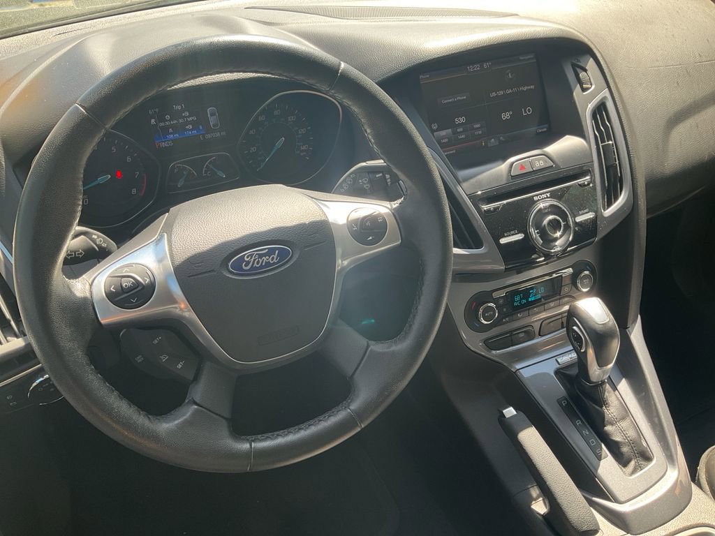 Used 2014 Ford Focus Titanium image 25