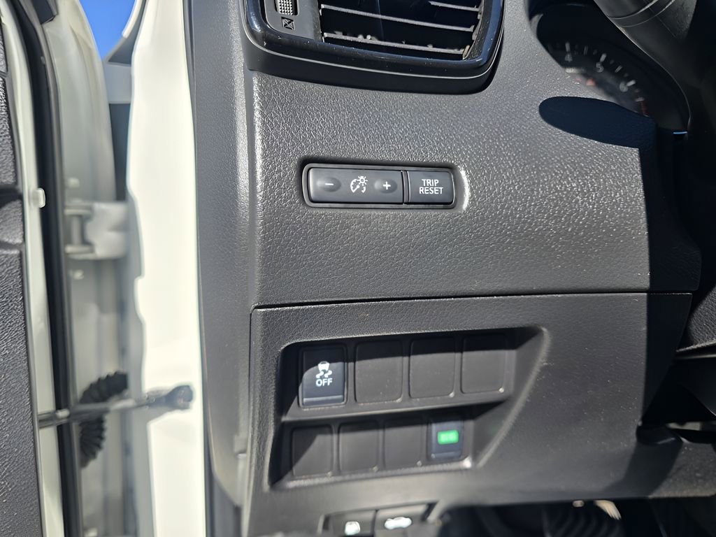 Used 2019 Nissan Rogue Sport S image 17