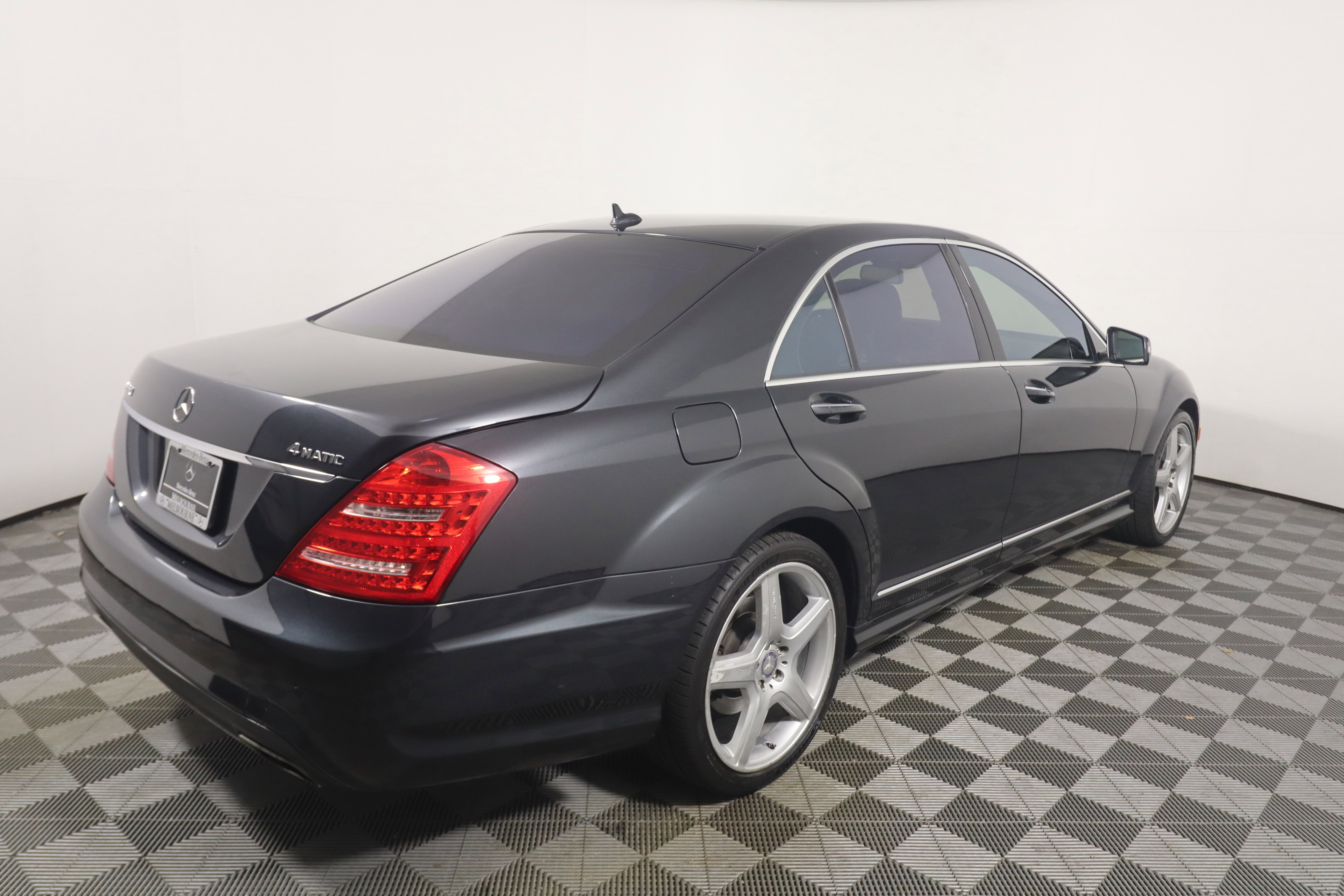 Used 2011 Mercedes-Benz S 550 4MATIC image 5