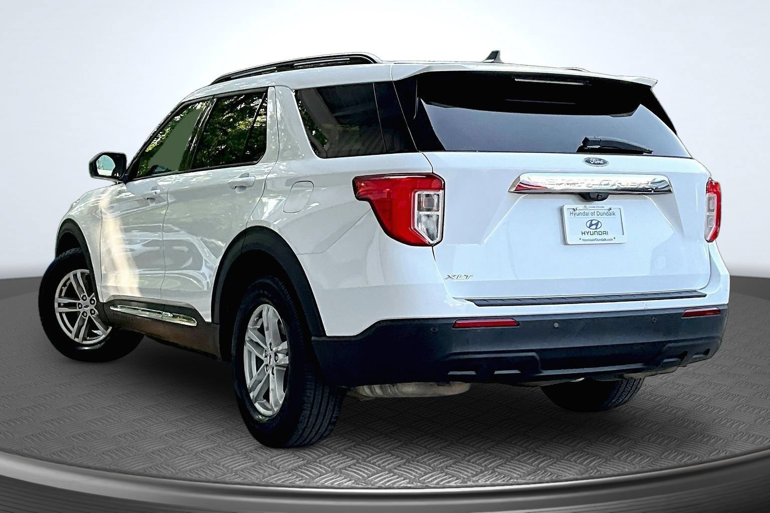 Used 2021 Ford Explorer XLT RWD image 3