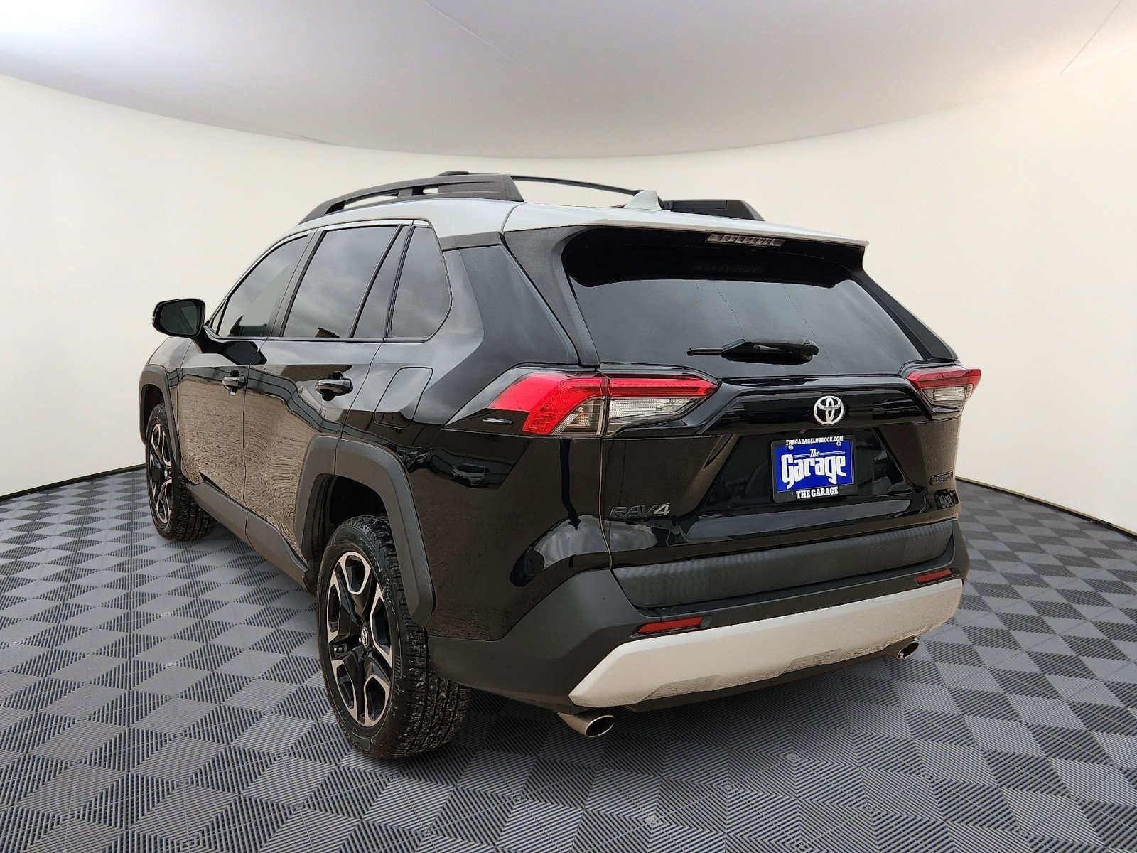 Used 2019 Toyota RAV4 Adventure AWD/4WD image 3