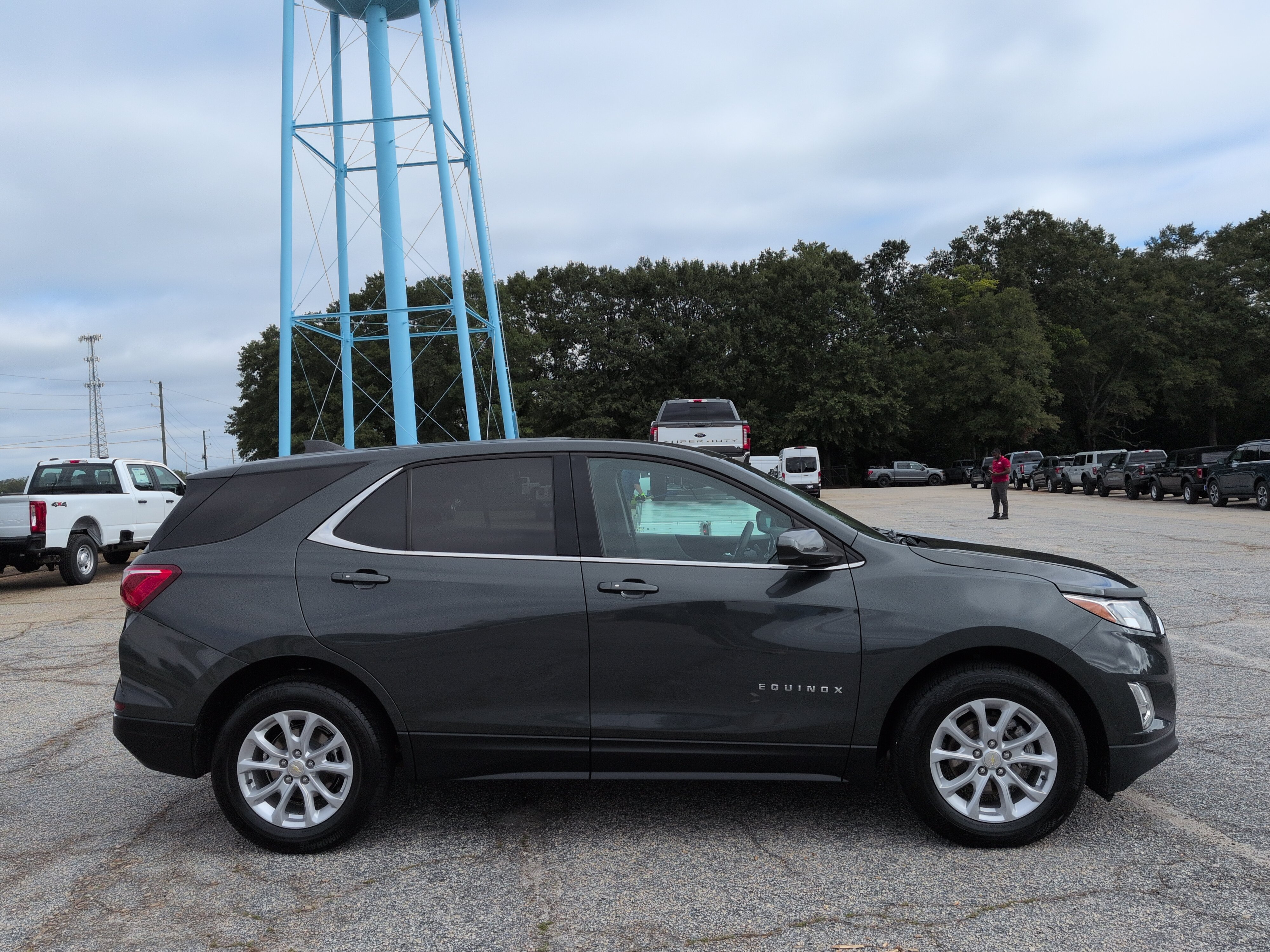 Used 2019 Chevrolet Equinox LT FWD image 2
