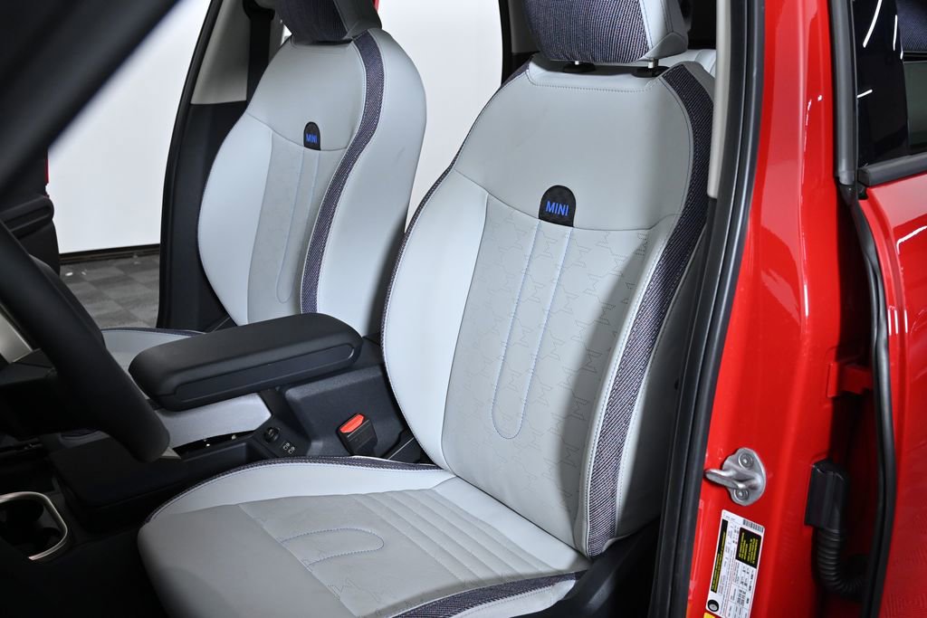 Used 2025 MINI Cooper Countryman SE w/ Comfort Package Max image 24