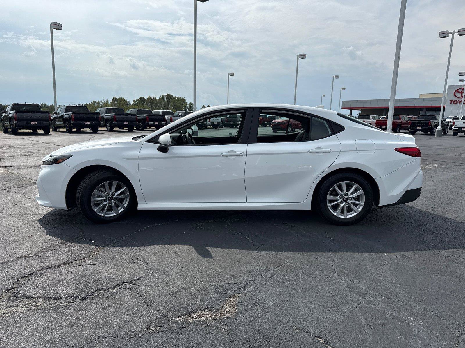 Used 2025 Toyota Camry LE FWD image 5