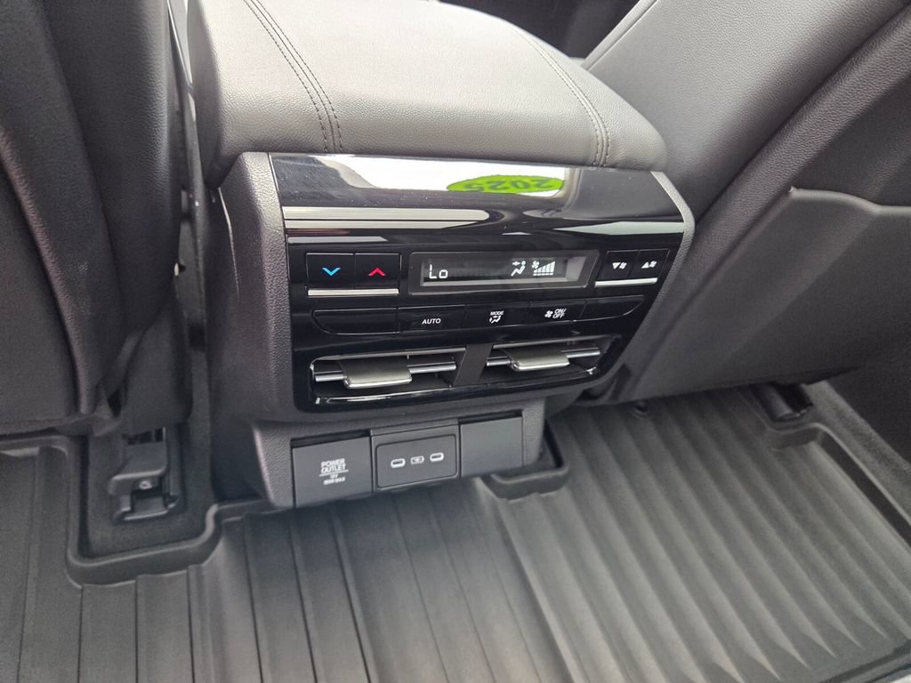 Used 2025 Acura MDX FWD image 8