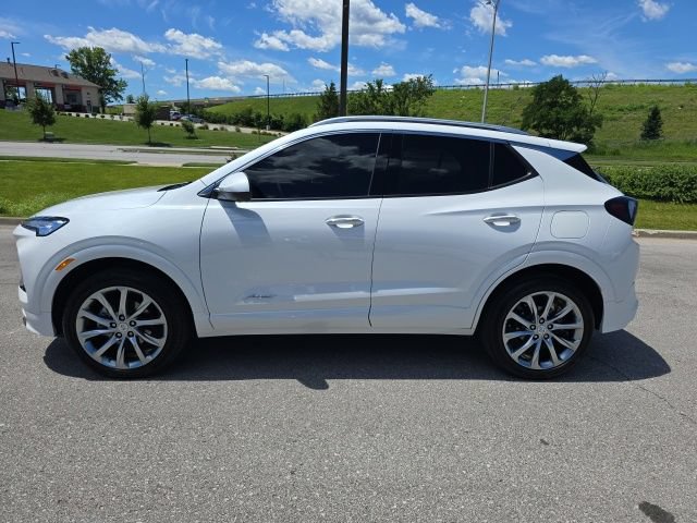 Used 2025 Buick Encore GX Avenir w/ Avenir Technology Package AWD/4WD image 2