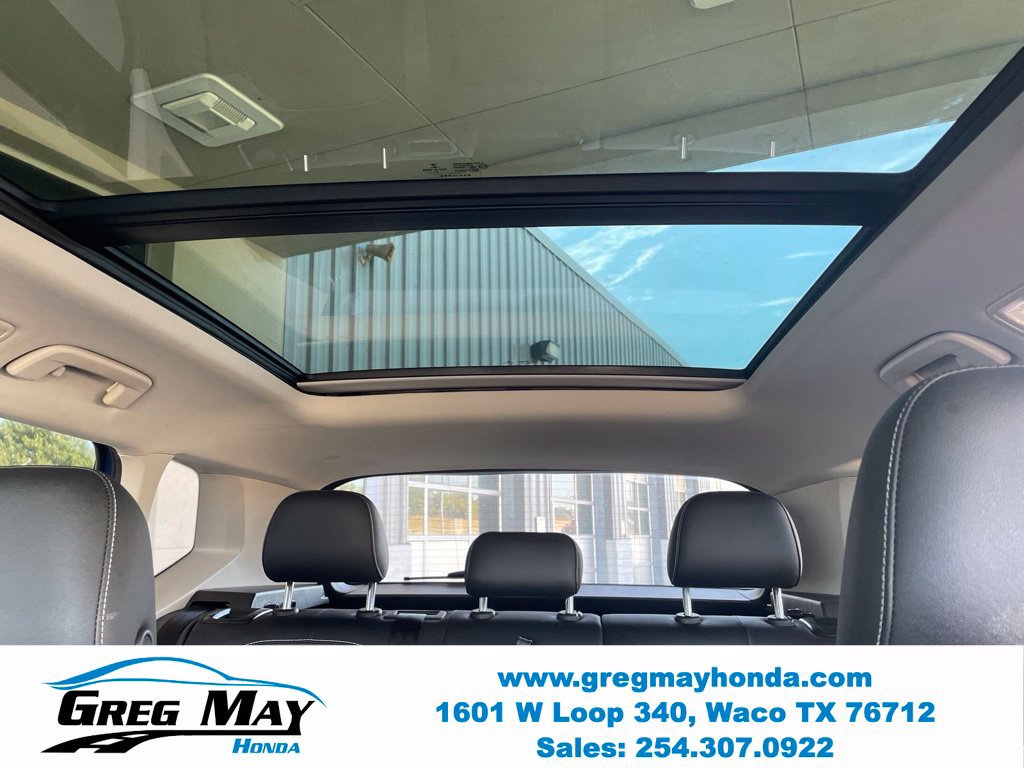 Used 2022 Volkswagen Taos SE w/ Panoramic Sunroof Package FWD image 26