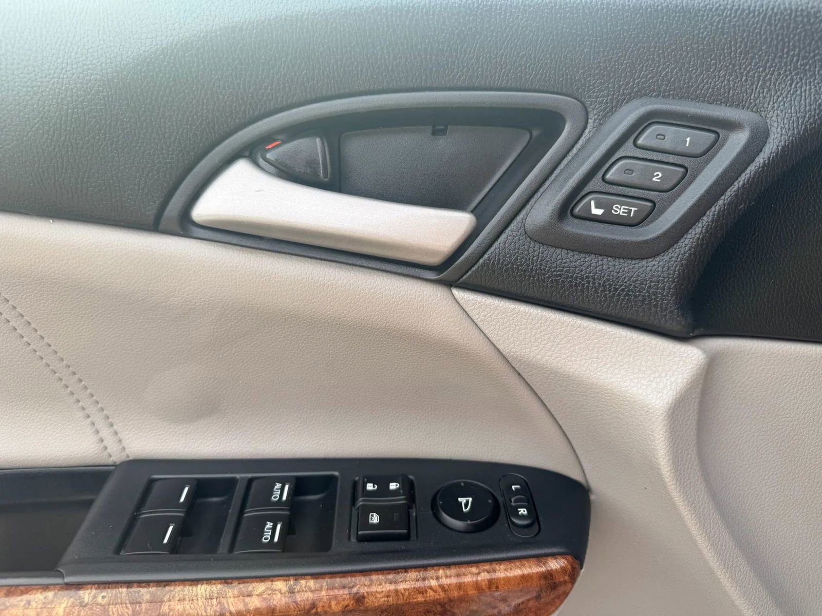 Used 2011 Honda Accord EX-L image 11