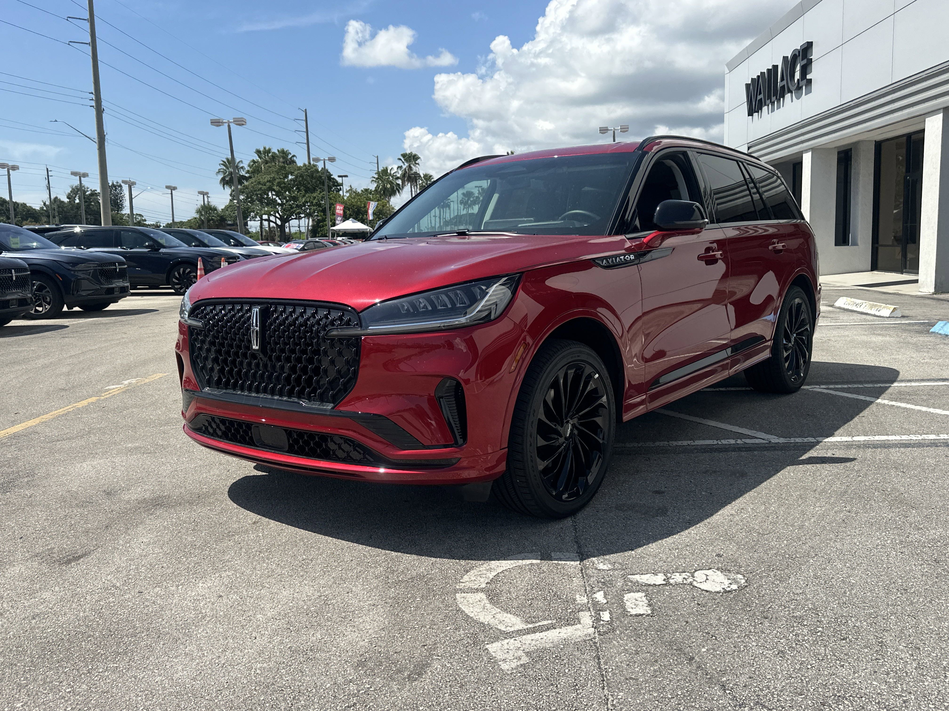 New 2025 Lincoln Aviator Reserve w/ Luxury Package image 2