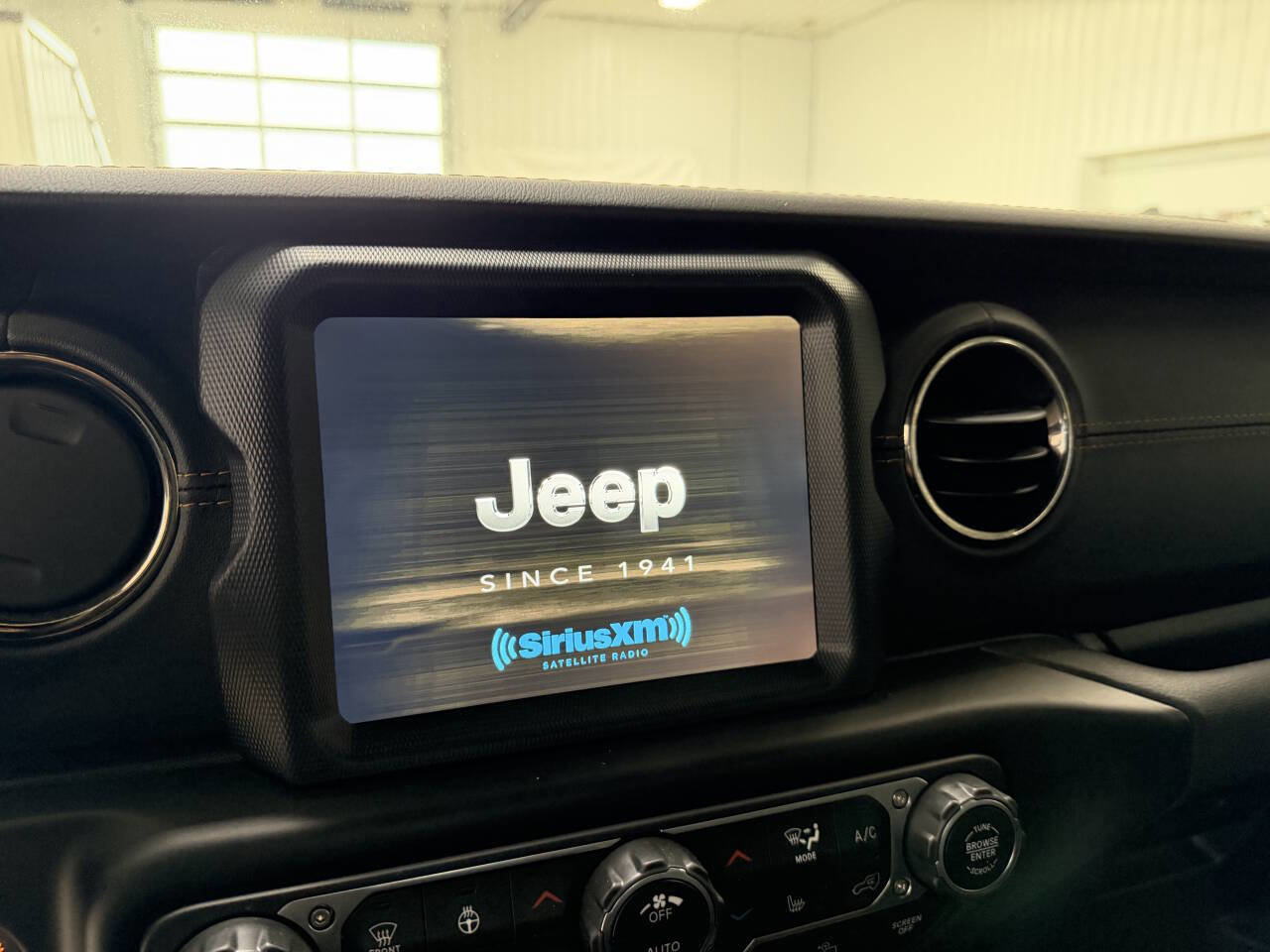 Used 2021 Jeep Wrangler Unlimited Sahara AWD/4WD image 15