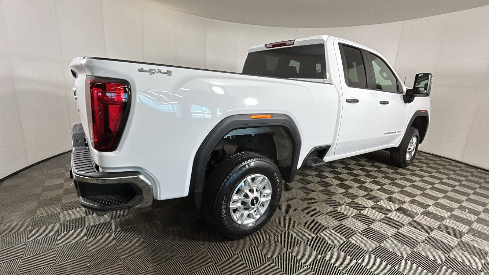 Used 2024 GMC Sierra 2500 Pro w/ Convenience Package AWD/4WD image 3