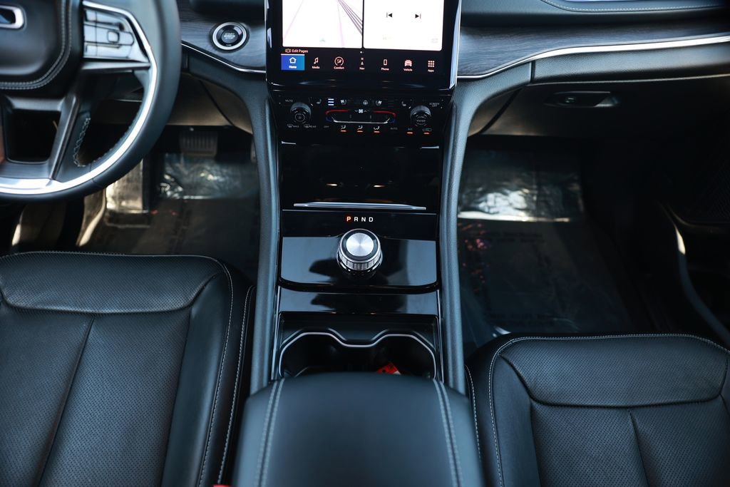 Used 2023 Jeep Grand Cherokee Overland RWD image 29