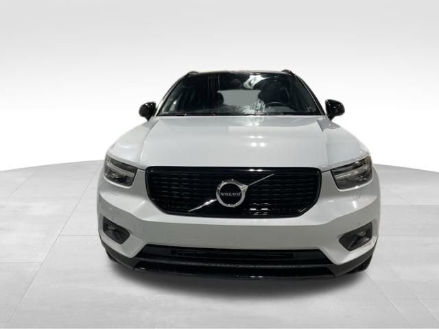 Used 2022 Volvo XC40 T5 R-Design w/ Climate Package image 9