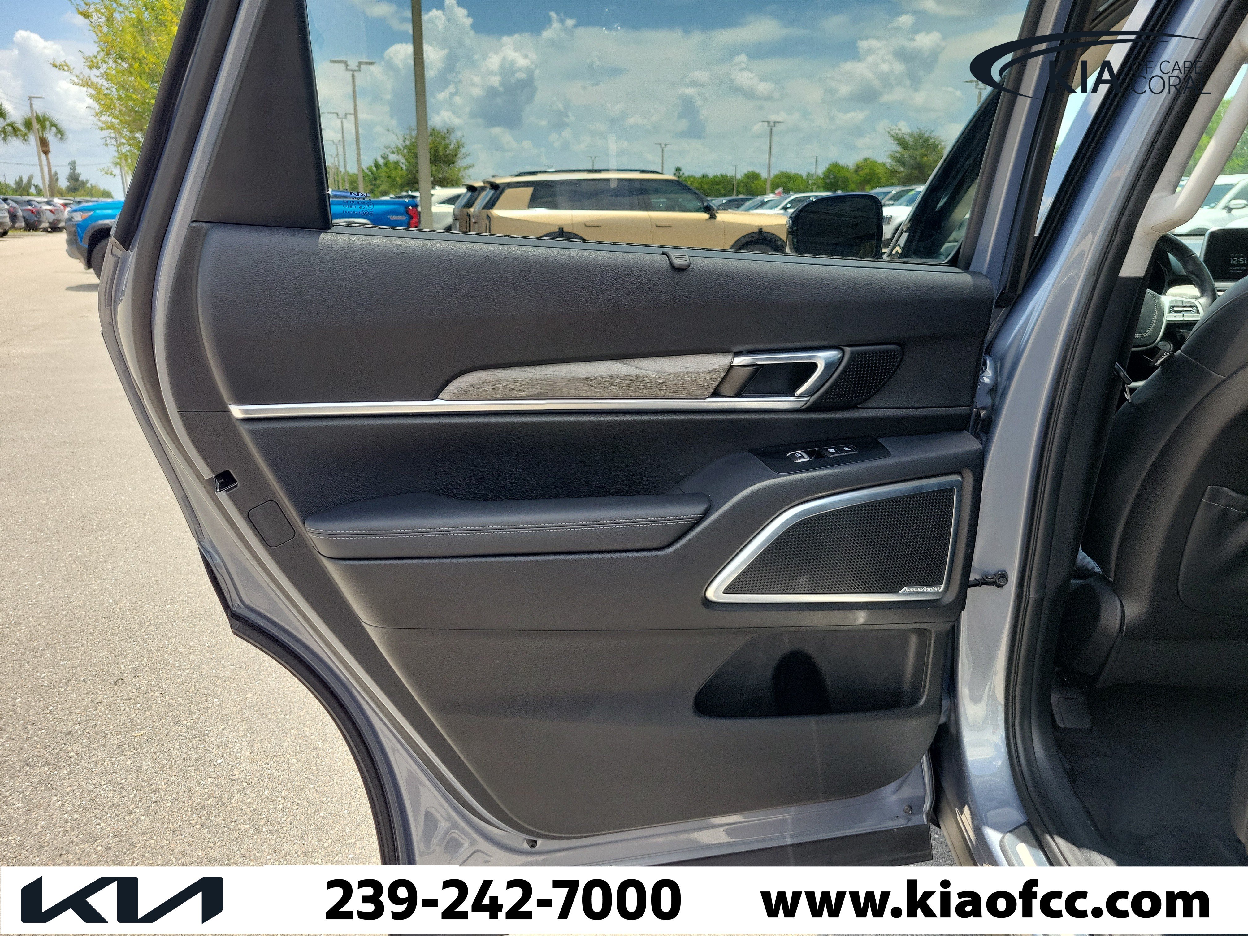 Certified 2022 Kia Telluride SX w/ SX Prestige Package AWD/4WD image 15