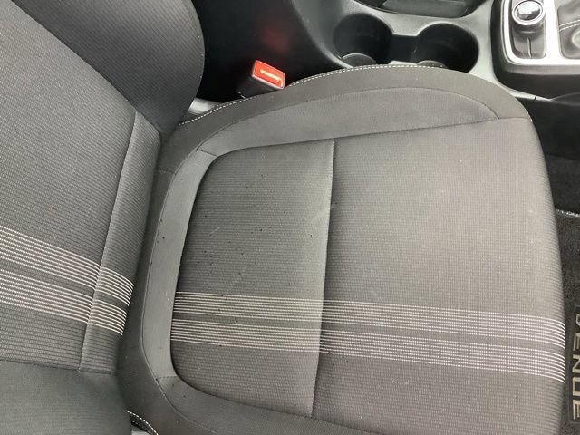 Certified 2025 Hyundai Venue SEL FWD image 18