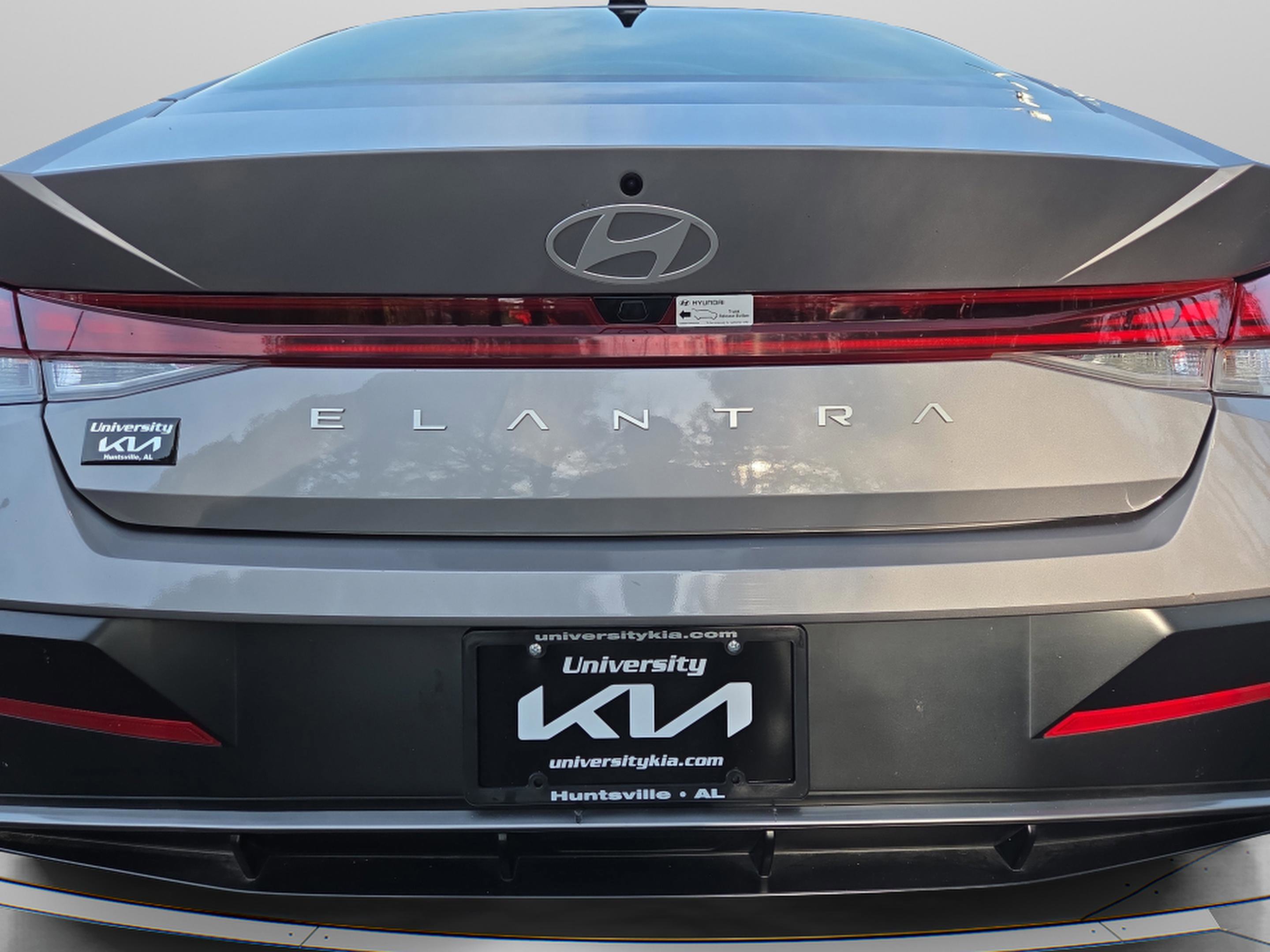 Used 2025 Hyundai Elantra SEL image 7