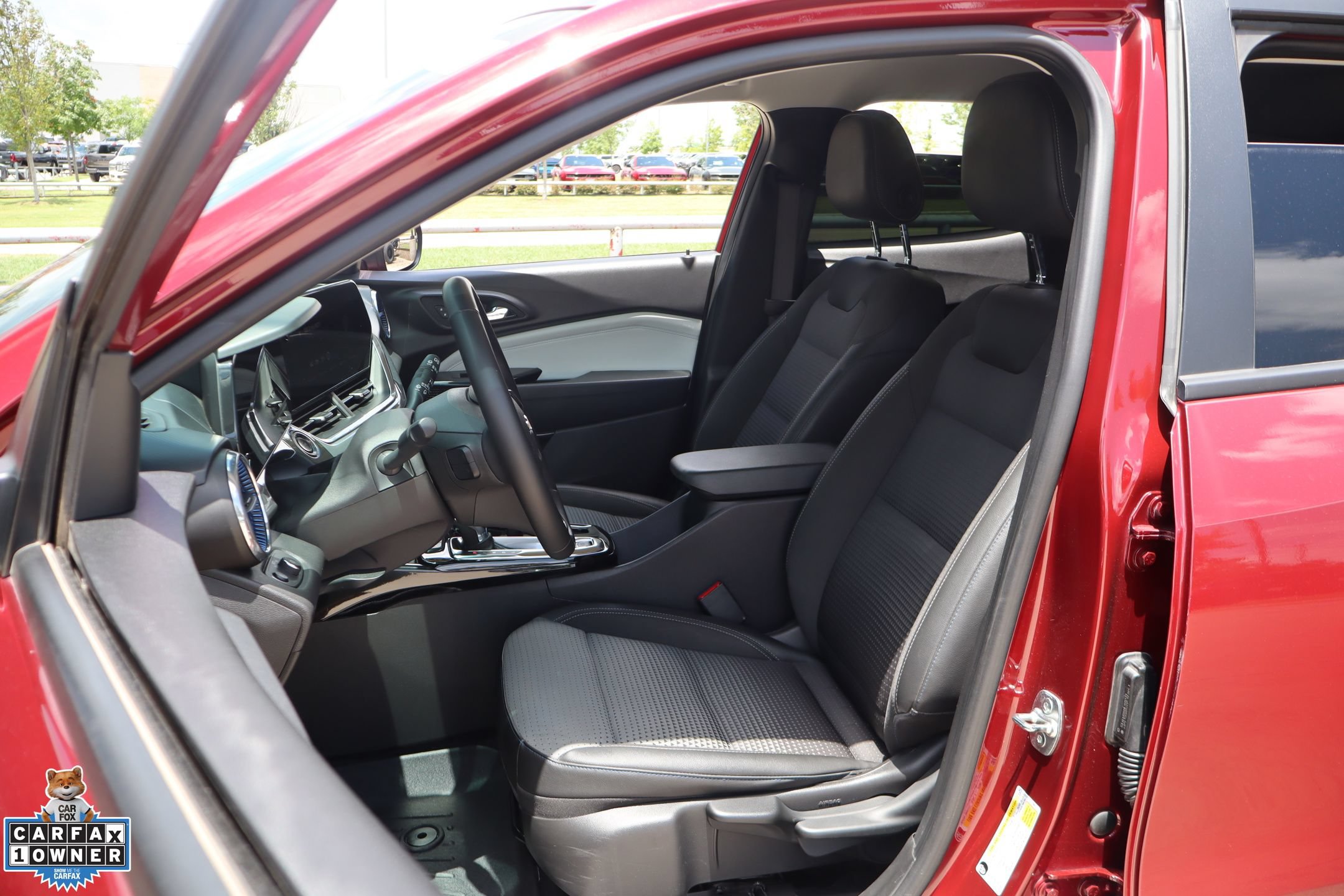 Used 2024 Chevrolet Trax LT w/ LT Convenience Package FWD image 11