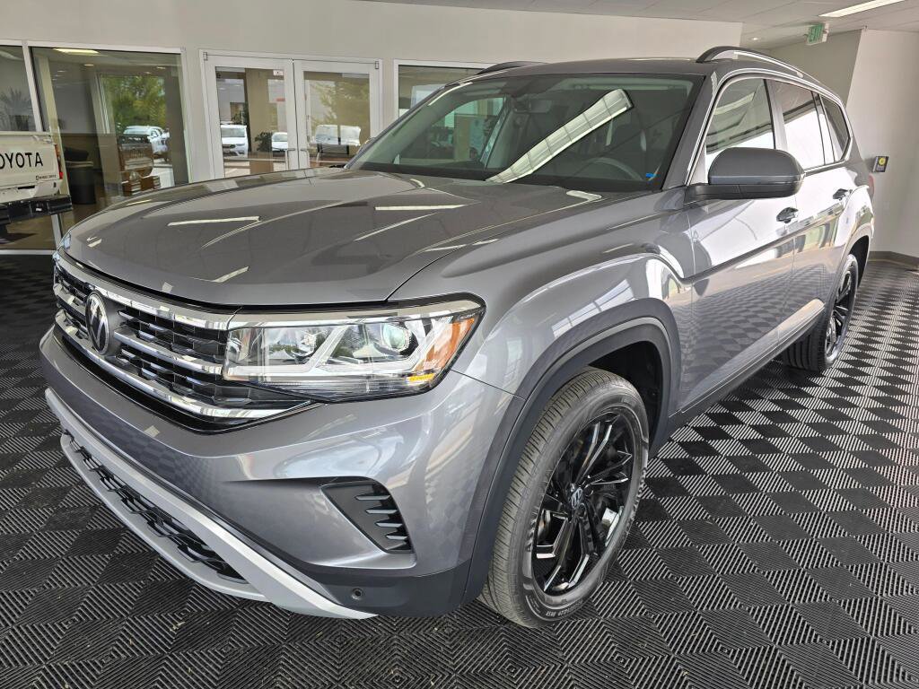 Used 2023 Volkswagen Atlas SE w/ Panoramic Sunroof Package AWD/4WD image 7
