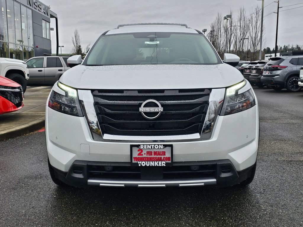 New 2025 Nissan Pathfinder SL image 2