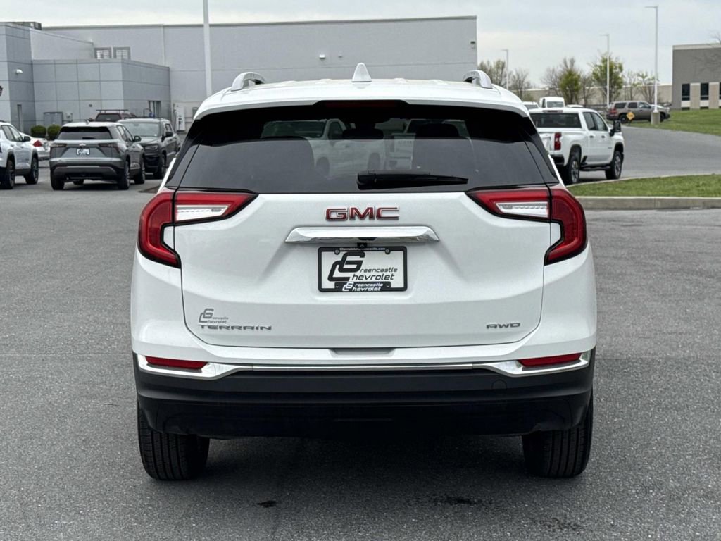 Used 2024 GMC Terrain SLT AWD/4WD image 25