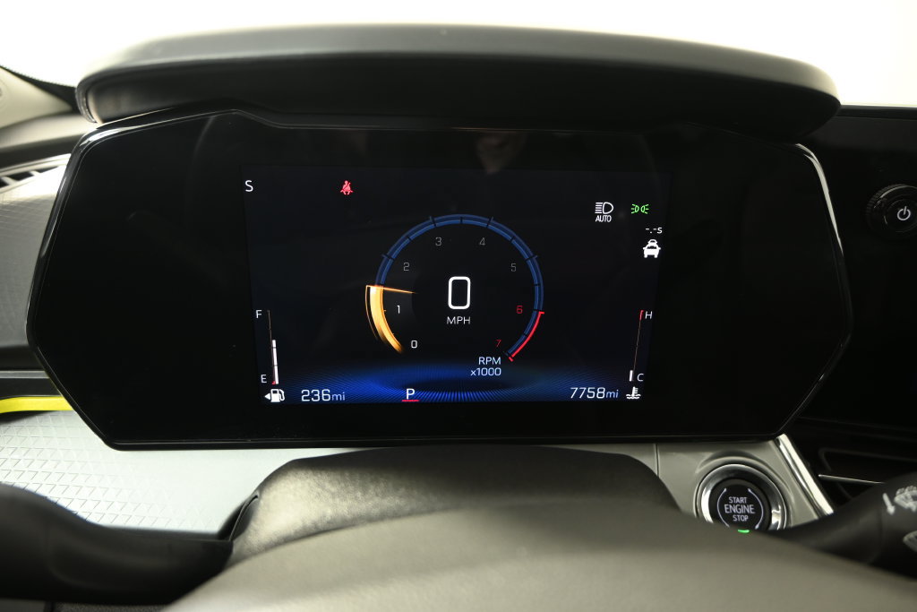 Used 2025 Chevrolet Trax LT FWD image 24