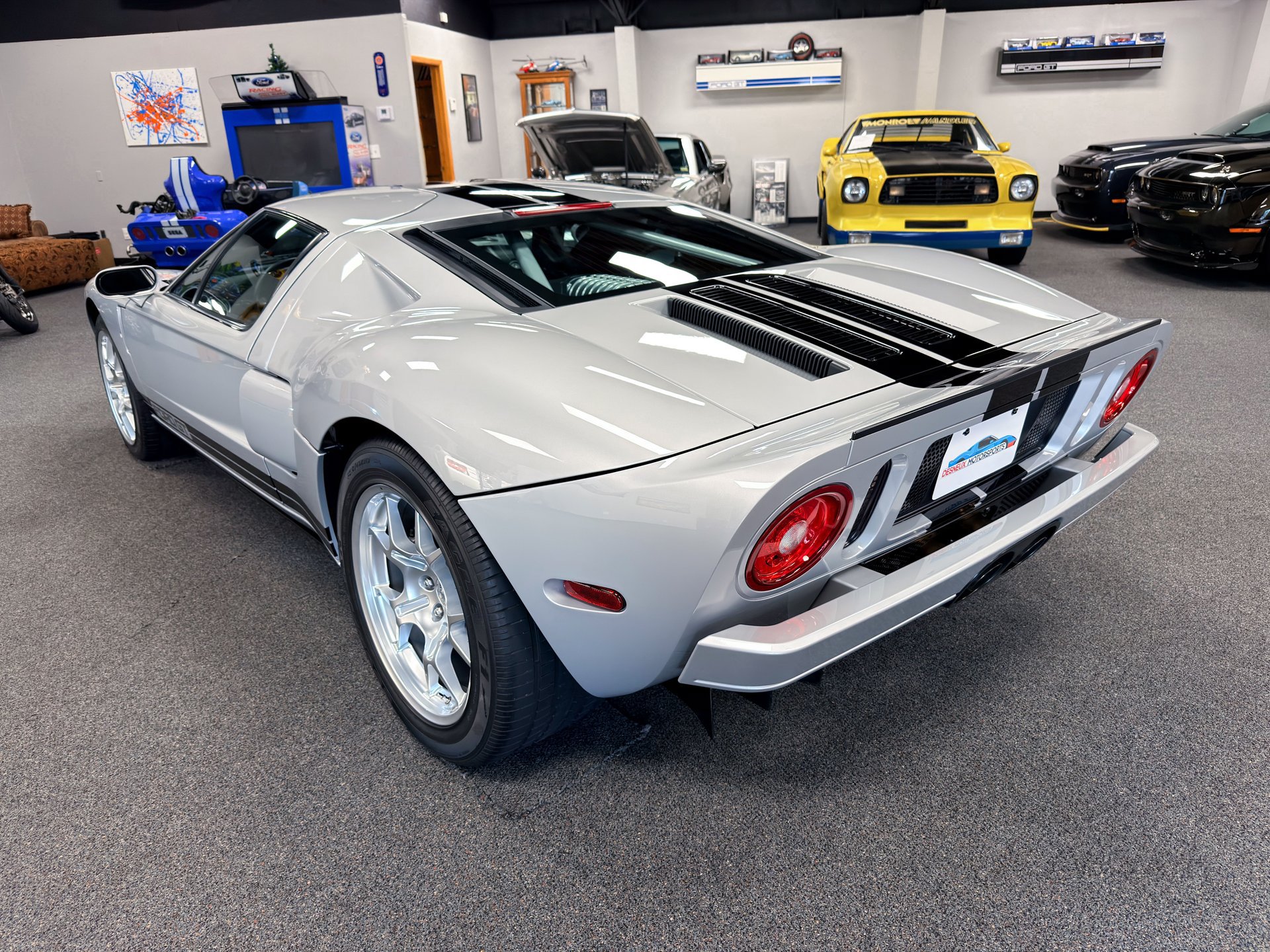 Used 2005 Ford GT RWD image 37