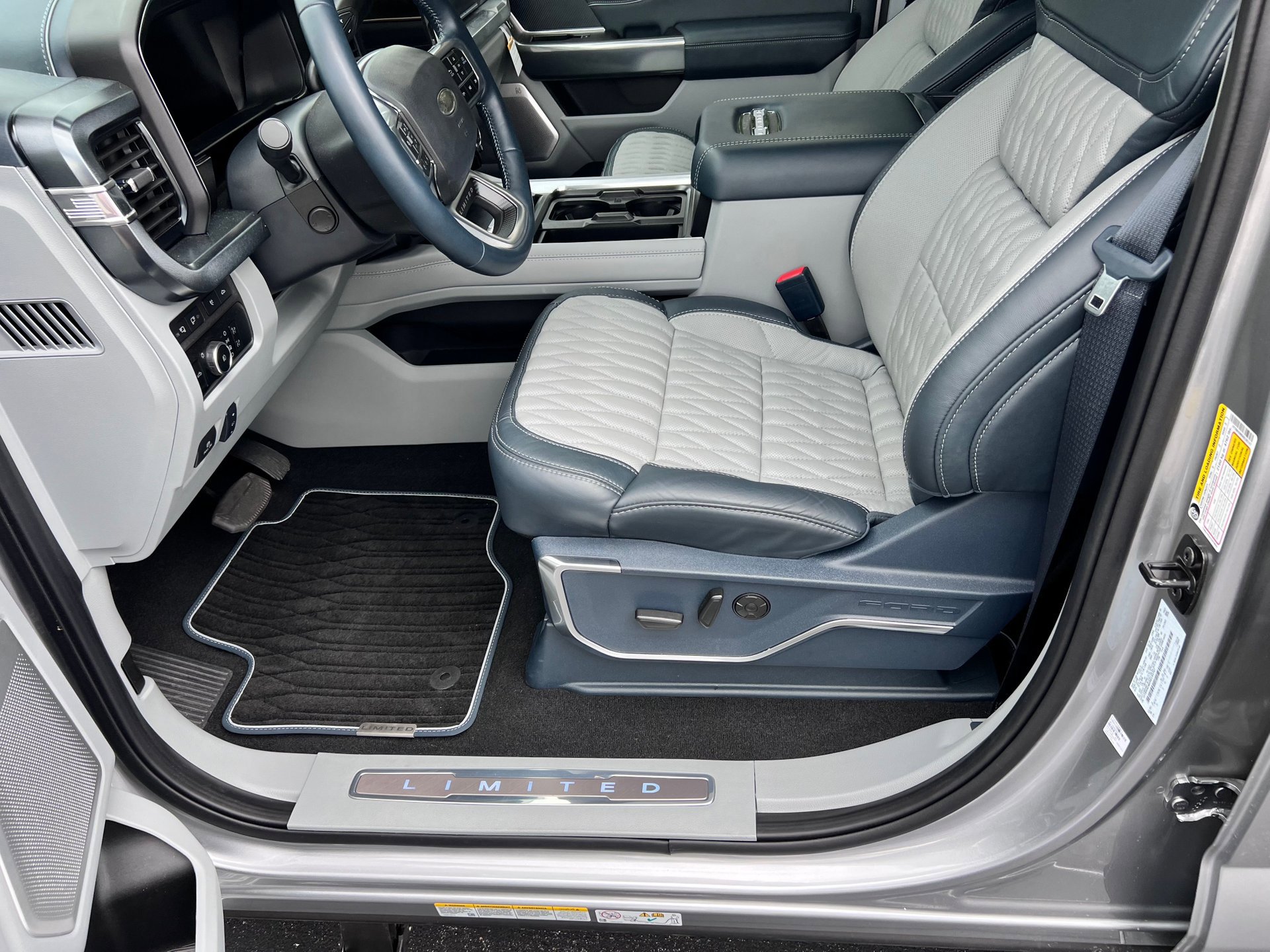 Used 2024 Ford F450 Limited w/ FX4 Off-Road Package image 15