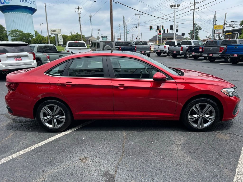Used 2024 Volkswagen Jetta SE w/ Panoramic Sunroof Package image 5