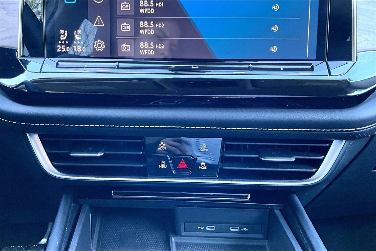 Used 2024 Volkswagen Atlas SE image 17