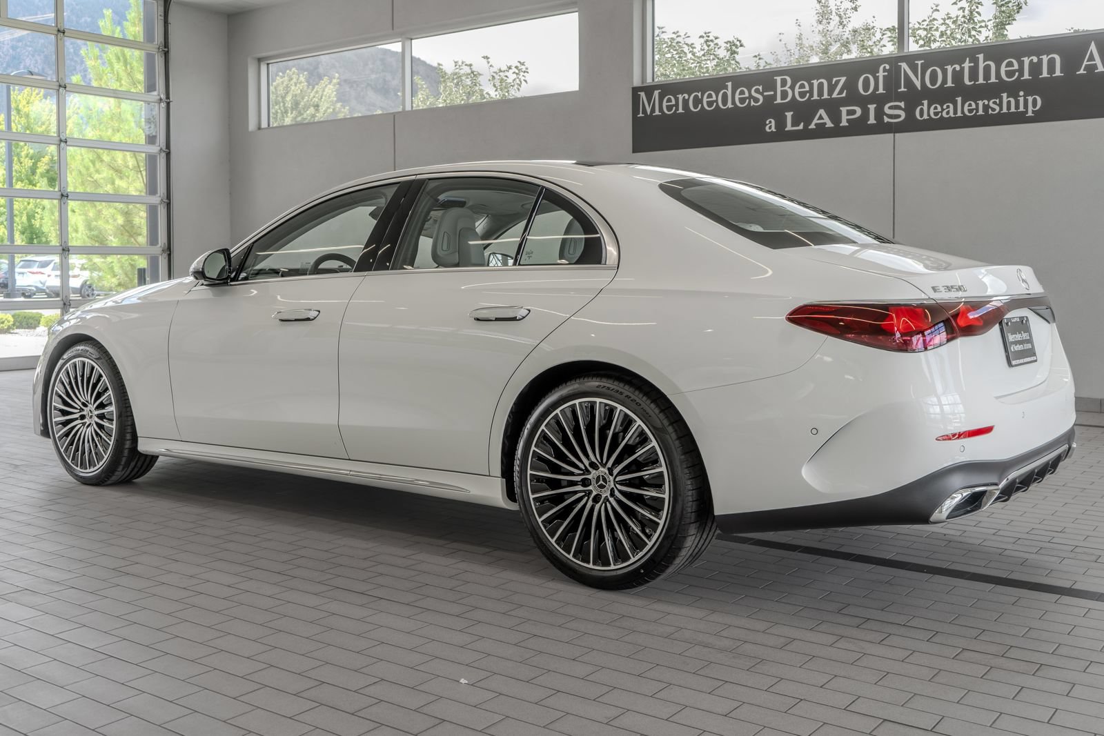 Used 2026 Mercedes-Benz E 350 4MATIC Sedan image 13