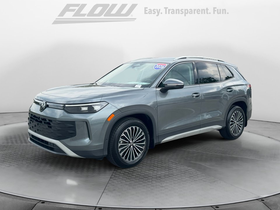 Certified 2026 Volkswagen Tiguan S w/ 18" Wheel Package FWD image 4
