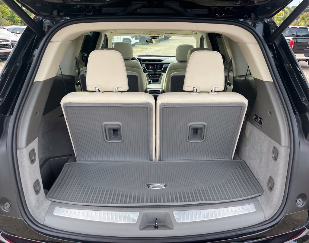 Used 2025 Cadillac XT6 Premium Luxury w/ LPO, Floor Liner Package AWD/4WD image 10