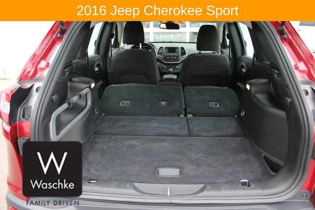 Used 2016 Jeep Cherokee Sport w/ Cold Weather Group image 19