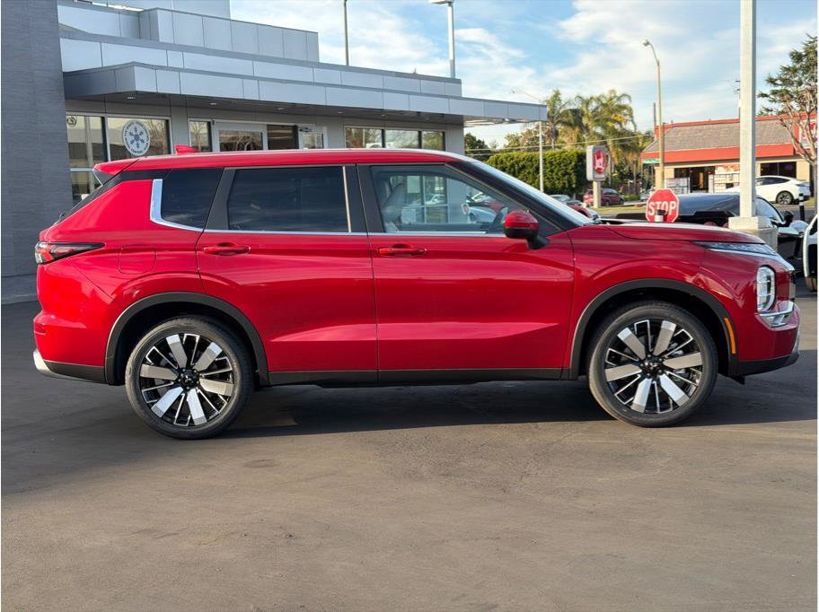 New 2026 Mitsubishi Outlander SE FWD image 5