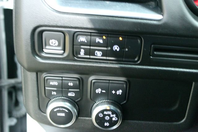 Used 2023 GMC Yukon XL SLT w/ SLT Luxury Package image 15