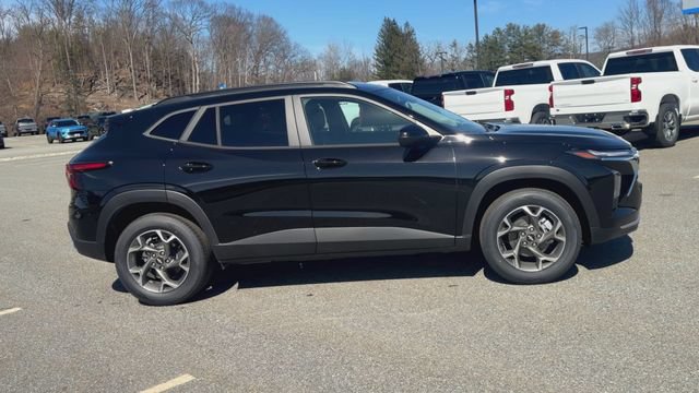 New 2026 Chevrolet Trax LT FWD image 9