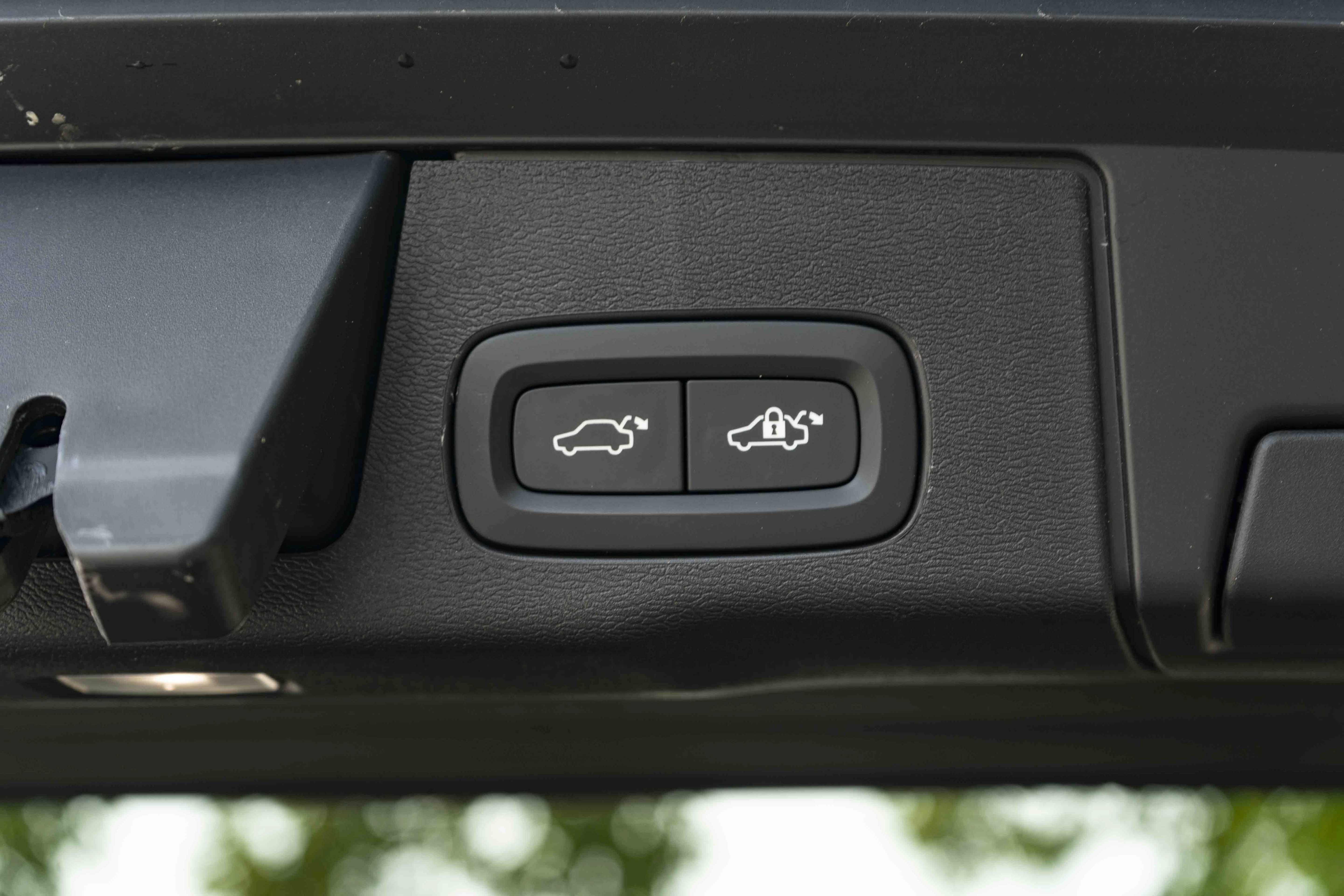 Used 2024 Volvo XC60 B5 Plus AWD/4WD image 41