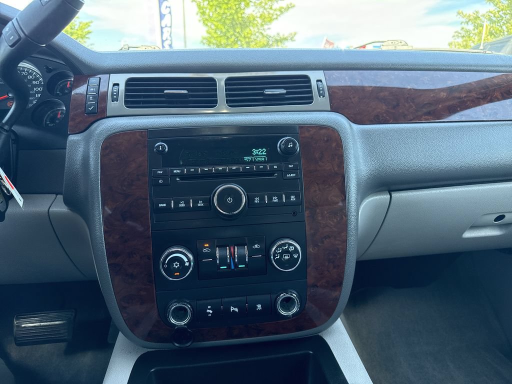 Used 2009 Chevrolet Avalanche LT w/ Convenience Package #1 AWD/4WD image 19