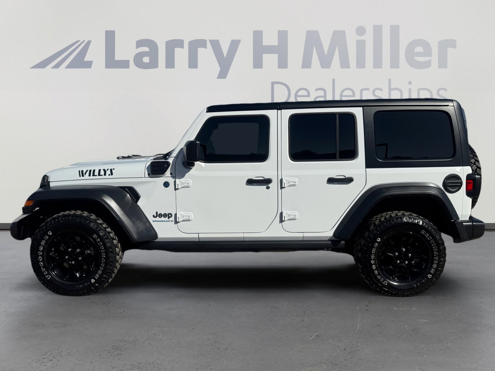 Used 2023 Jeep Wrangler Unlimited w/ 8.4" Radio Group AWD/4WD image 2