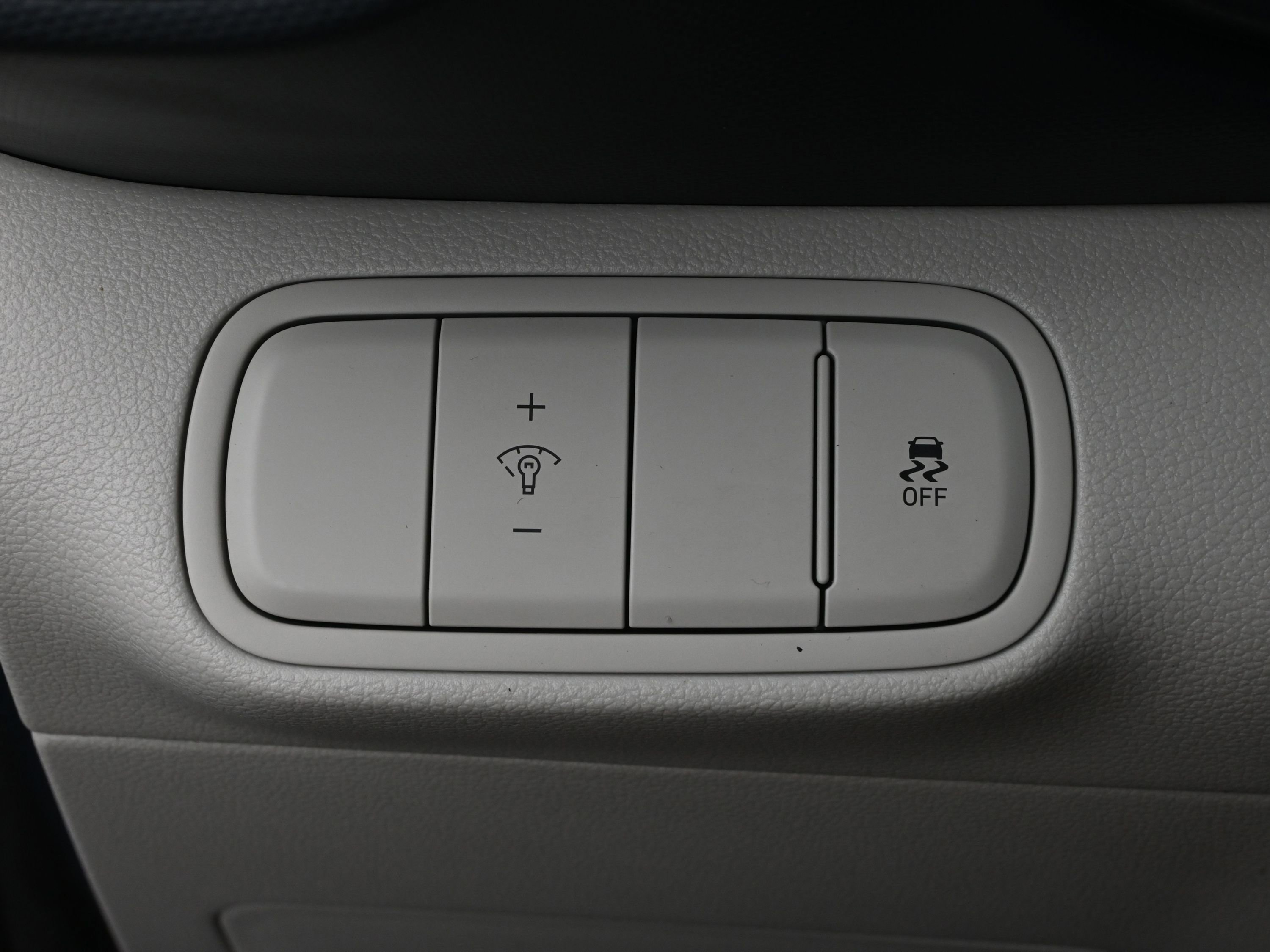 Used 2023 Hyundai Venue Limited w/ Cargo Package image 11