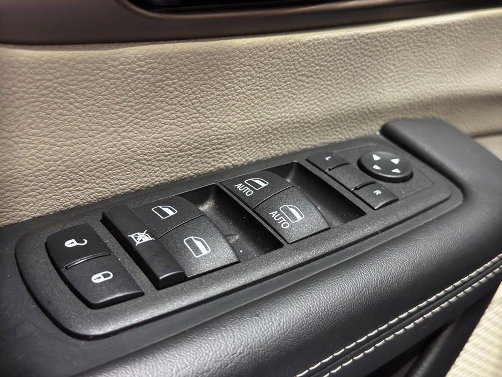 Used 2024 Chrysler Voyager LX image 33