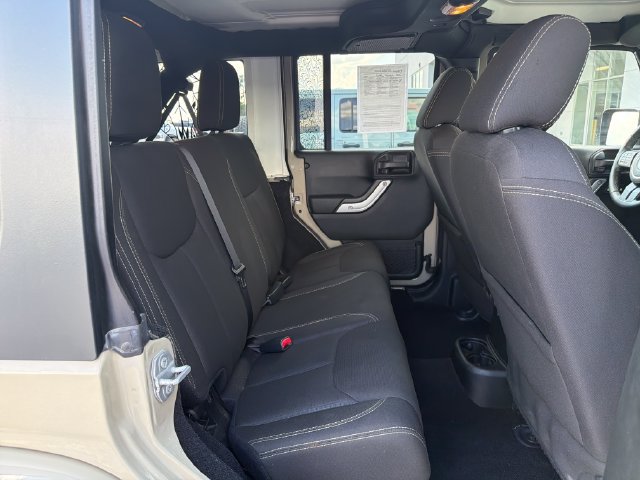 Used 2017 Jeep Wrangler Unlimited Sahara w/ Connectivity Group AWD/4WD image 26