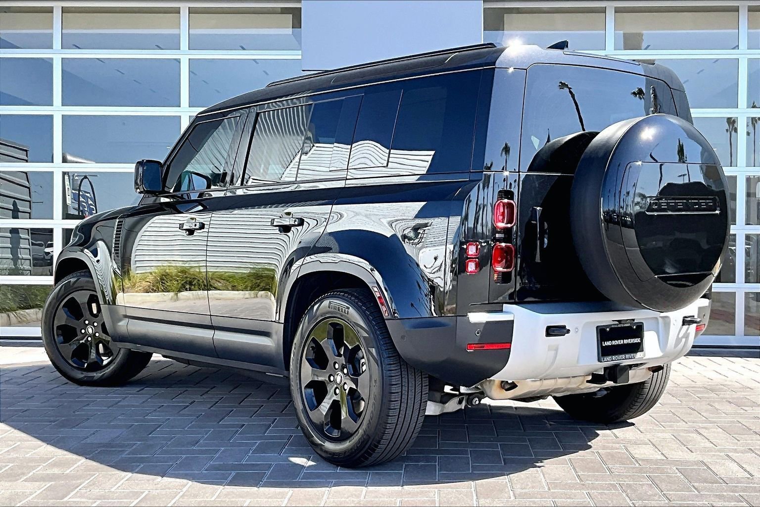 Used 2025 Land Rover Defender 110 S image 12